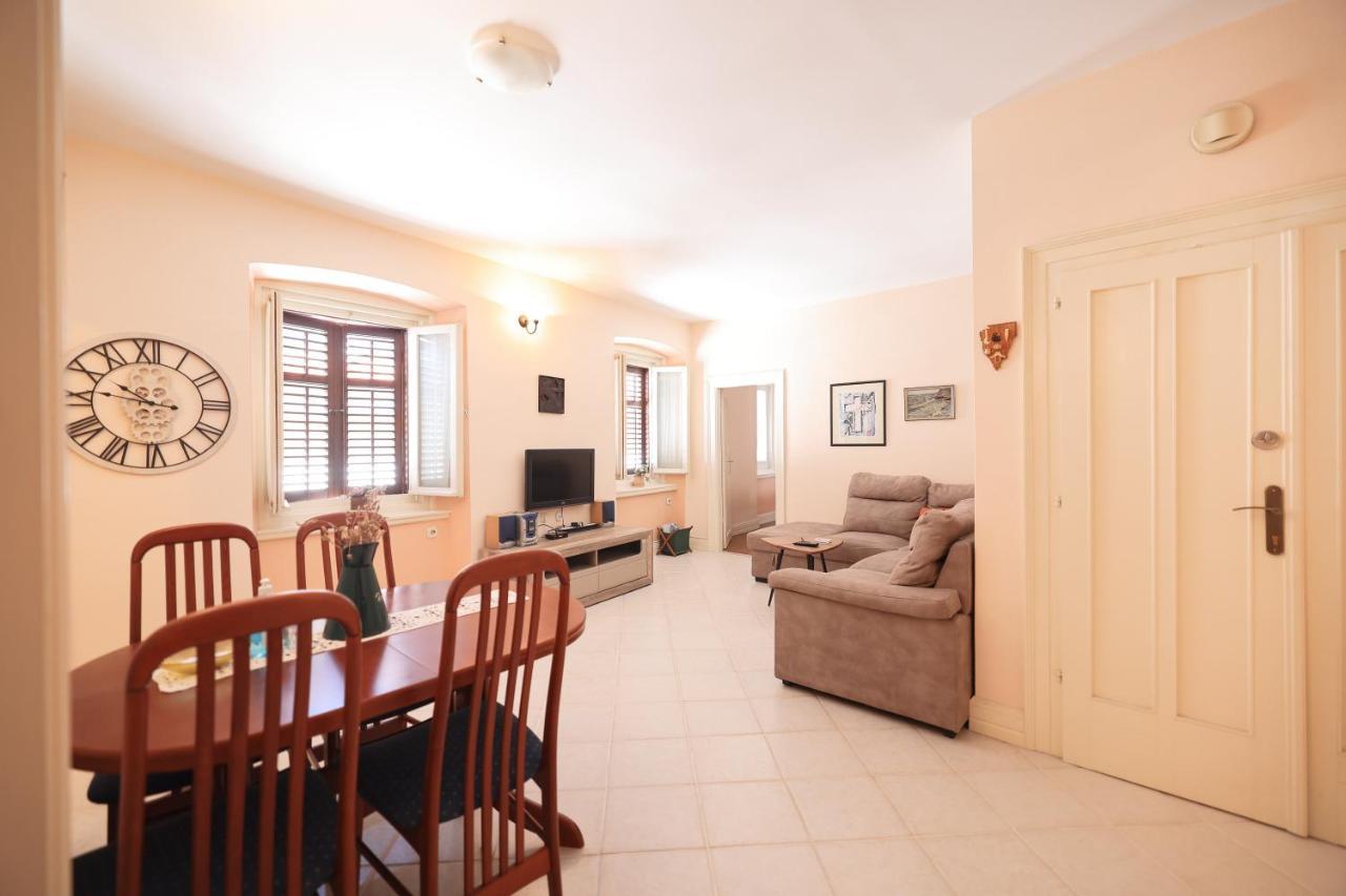 Two Bedroom Apartment In City Center Igor ซาดาร์ ภายนอก รูปภาพ
