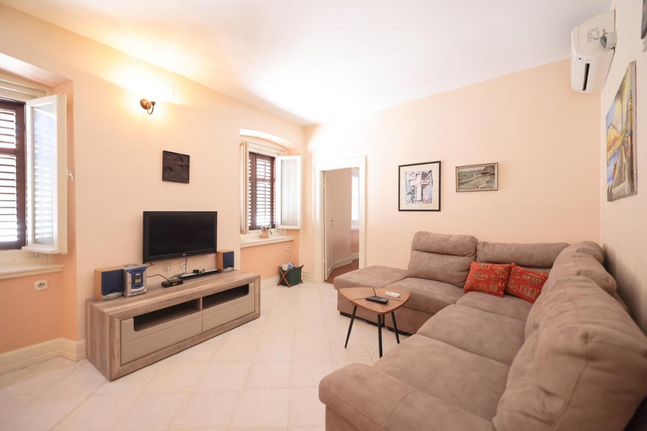 Two Bedroom Apartment In City Center Igor ซาดาร์ ภายนอก รูปภาพ